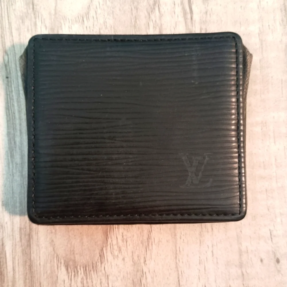 Authentic Louis Vuitton LV Epi Porte Monnaie Bowatt Coin Case Noir Black